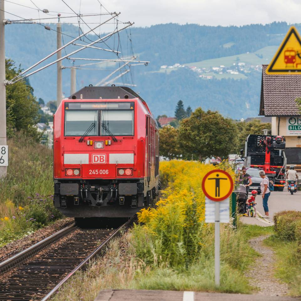 Öffentliche Verkehrsmittel: Brauchsch koi Auto - Hotel Engel